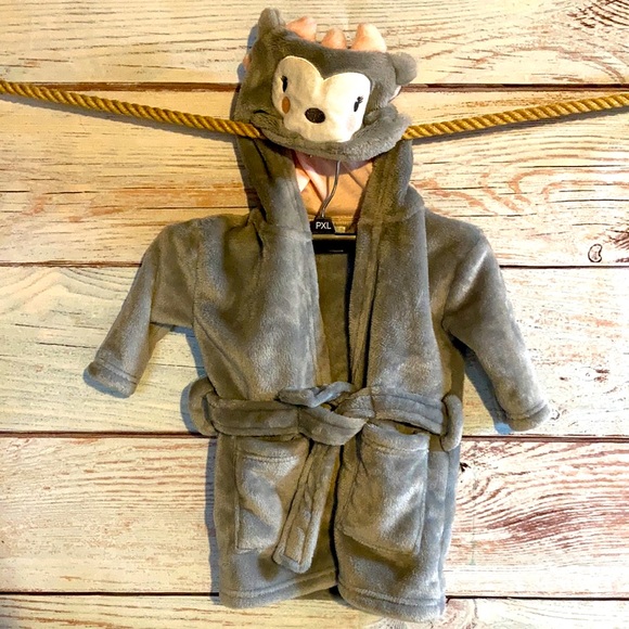 Very soft gray robe. No size tag but I’d estimate a 24 month to 2T. Like… - Picture 1 of 3